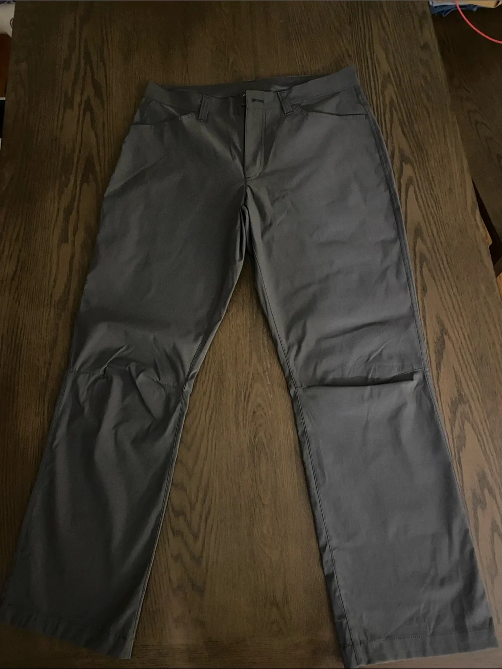Eddie Bauer Gray Relaxed-Fit Men’s Jeans